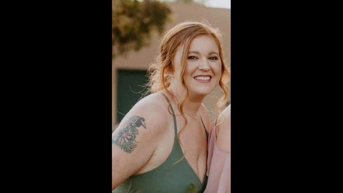 A man is on the run after his 27-year-old girlfriend was found dead at an Oregon park, police said. 