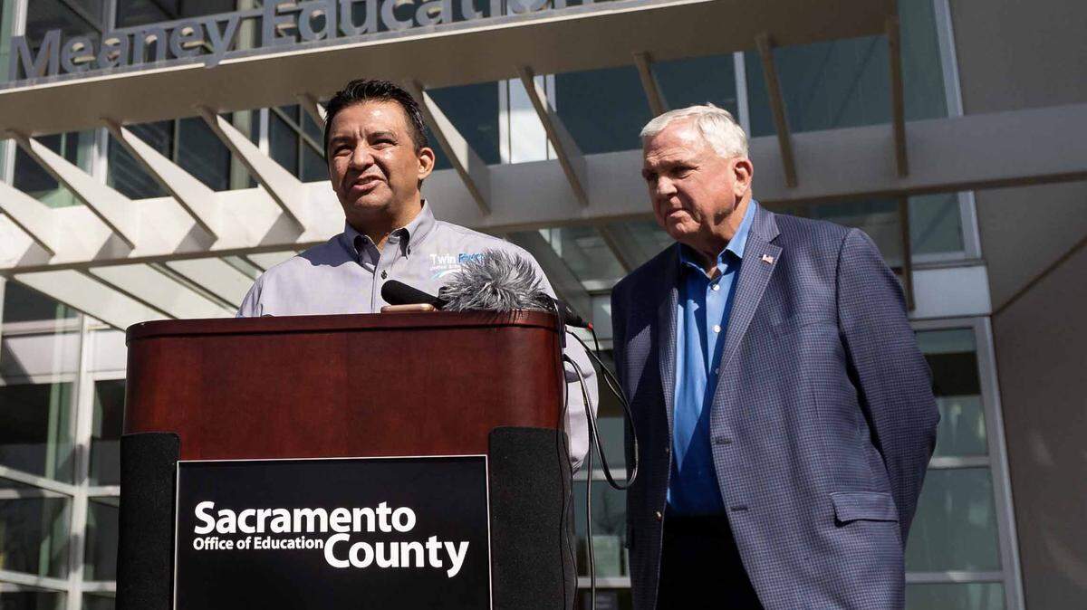 Twin Rivers Unified School District Superintendent Steve Martinez, left, speaks at the Sacramento County Office of Education in Rancho Cordova in 2020. 