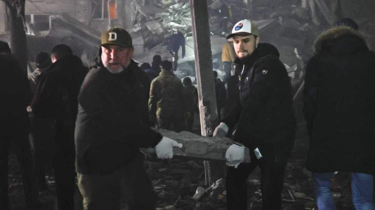 Local residents clear the rubble Jan. 14 after a Russian rocket hit a multistory building leaving many people under debris in Dnipro, Ukraine. A Sacramento man who’s volunteered in the area twice in the last year will return to Dnipro as Ukraine marks a year of war.