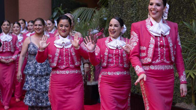 Vea las fotos de la alfombra roja mientras el Salón de la Fama de California incorpora a su nueva clase.