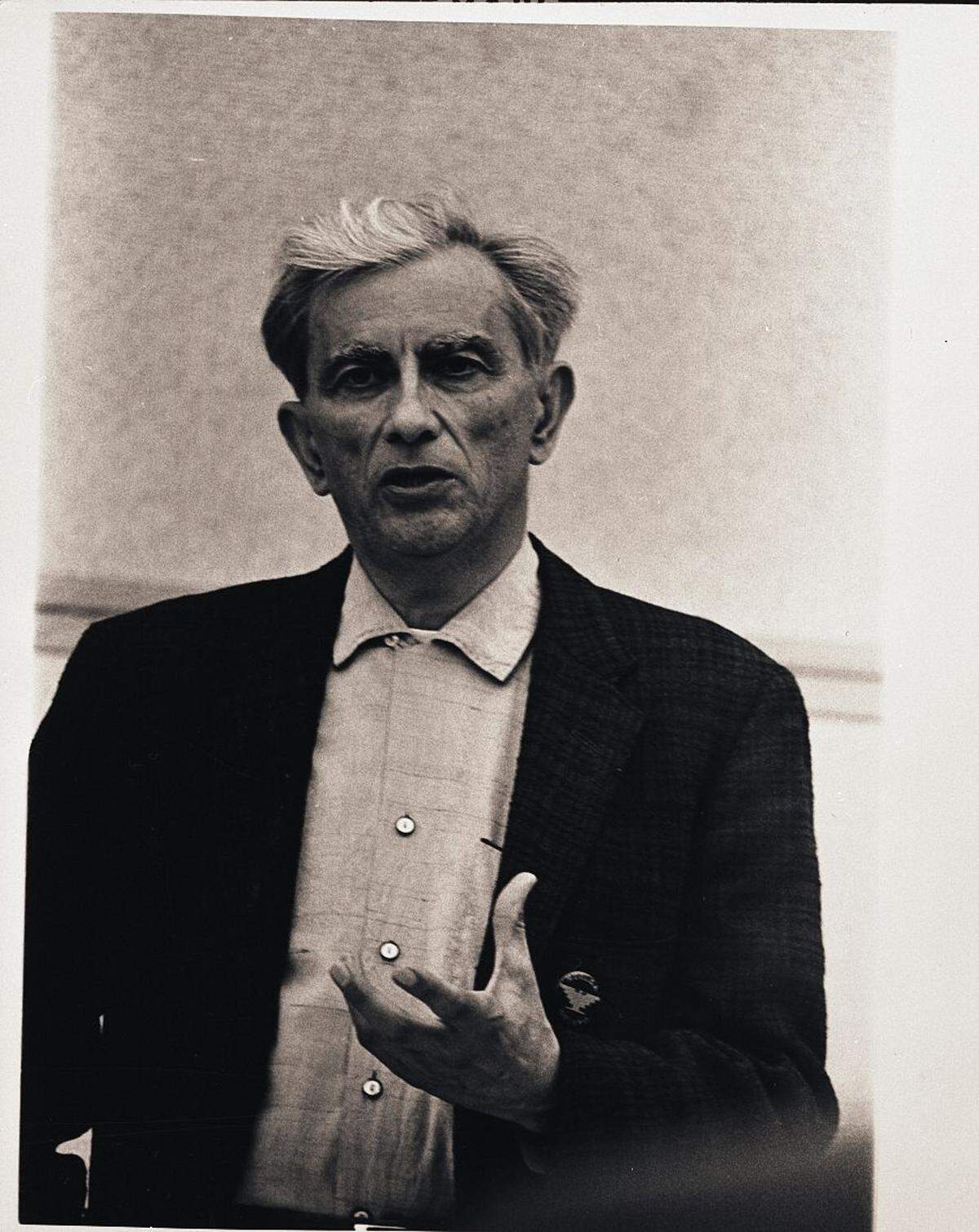 Ernesto Galarza teaches a class in the 1960s.