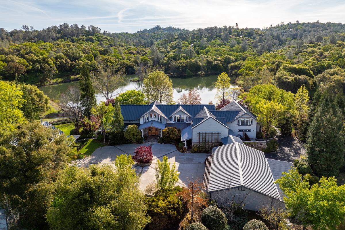 The 171-acre Grass Valley, California ranch includes a centerpiece home that spans 6,700 square feet.