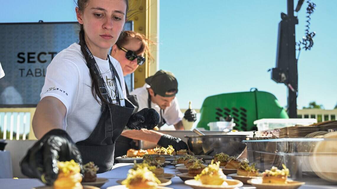 Week in photos: Tower Bridge Dinner + new hospital rises + MC Hammer
