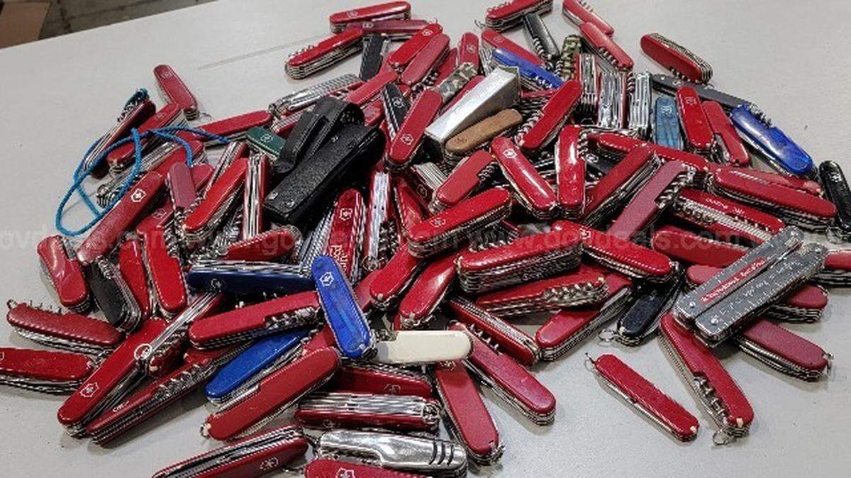A pile of pocketknives being auctioned in California.