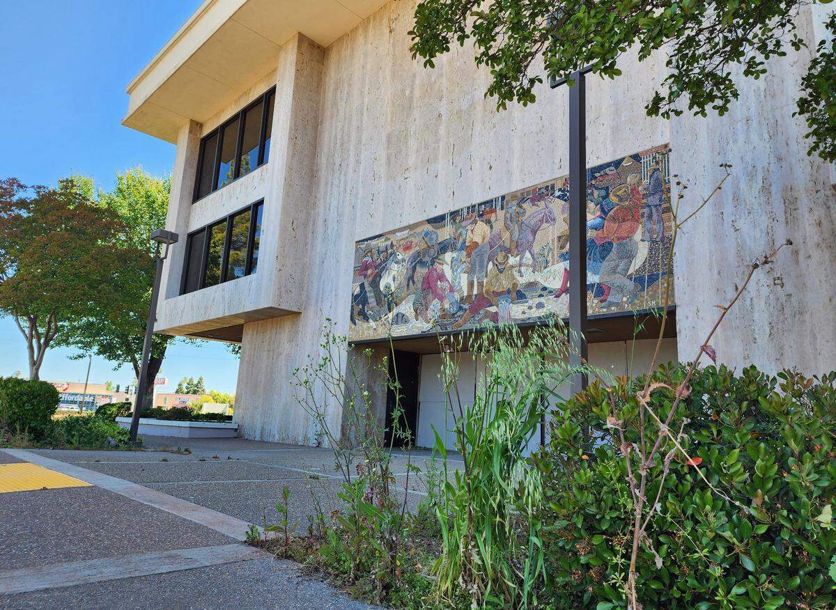 Murals by Susan Bright Lautmann Hertel adorn the entrances of a former Home Savings and Loan.