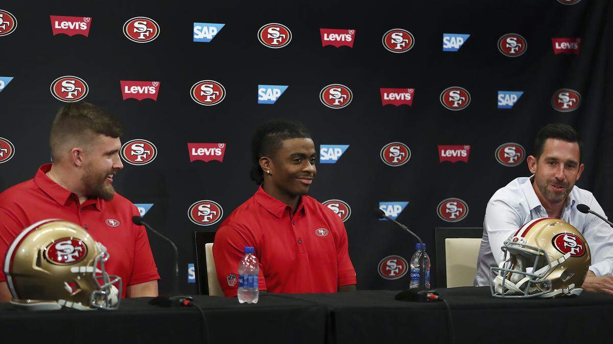 San Francisco 49ers coach Kyle Shanahan, right, introduces the NLF football team's newest players, Weston Richburg, left, and Jerick McKinnon, during a news conference Thursday, March 15, 2018, in Santa Clara, Calif.