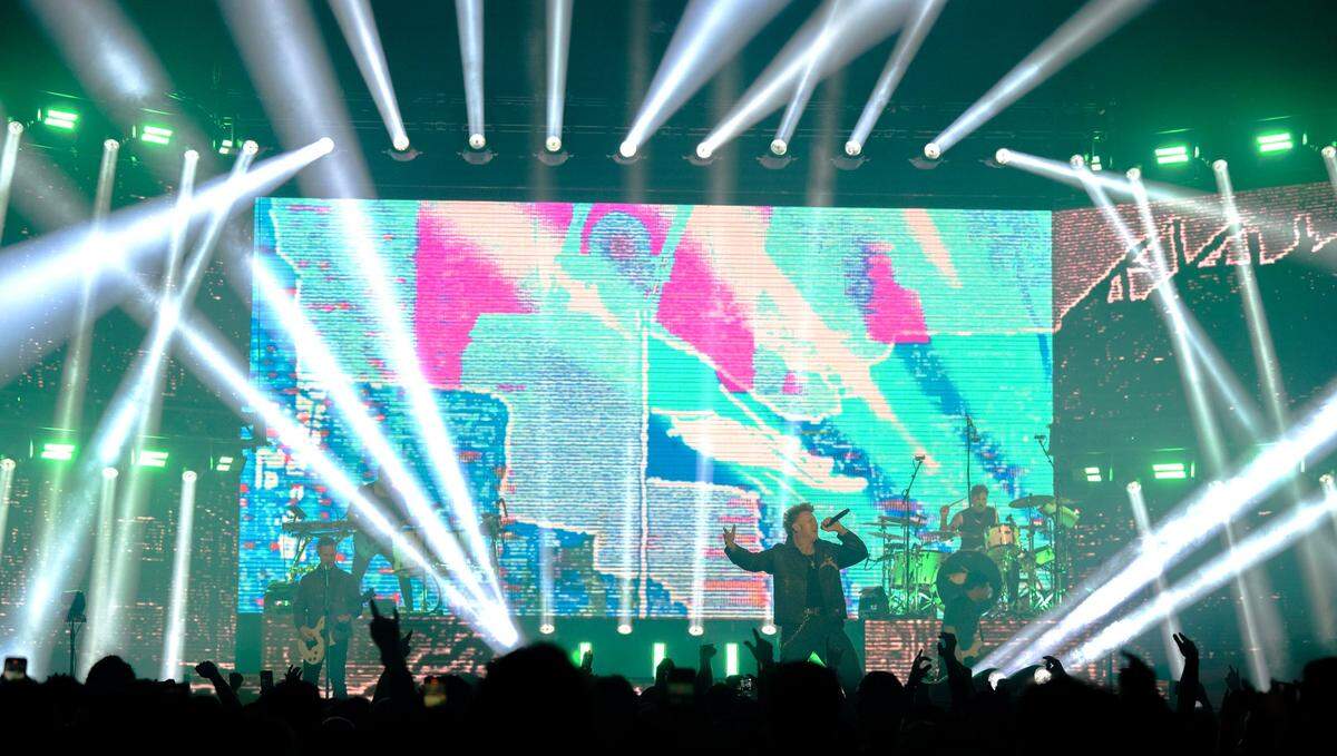 Papa Roach vocalist Jacoby Shaddix performs with guitarist Jerry Horton, dummer Tony Palermo and and bassist Tobin Esperance on Saturday, March 28, 2025, at Golden 1 Center.
