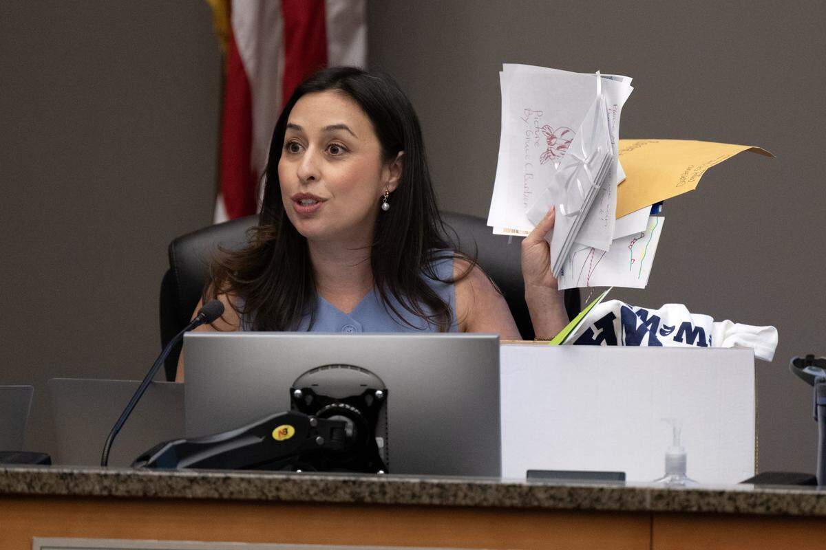 Sacramento City Councilmember Karina Talamantes holds up letters from children hoping to prevent the Sacramento Zoo’s relocation before the vote to study its expansion in William Land Park during a council meeting on Tuesday.