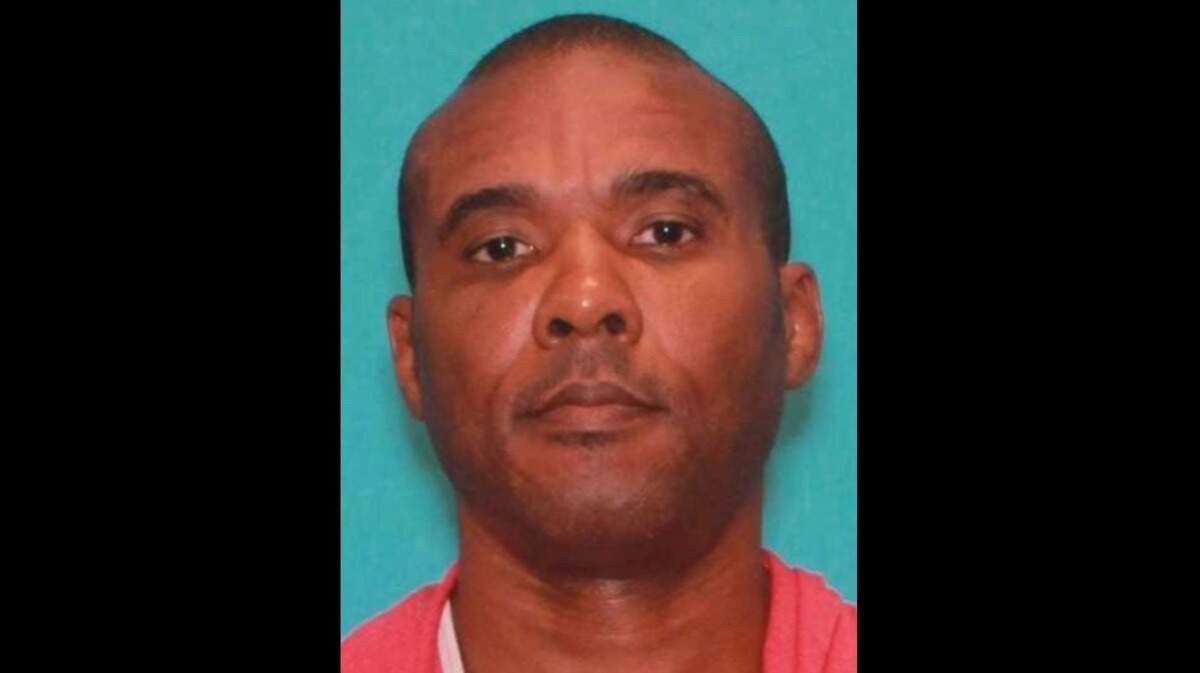 Cedric Marks, a former professional mixed-martial arts fighter suspected in three slayings, escaped from custody Sunday north of Houston, Texas sheriff’s officers say.