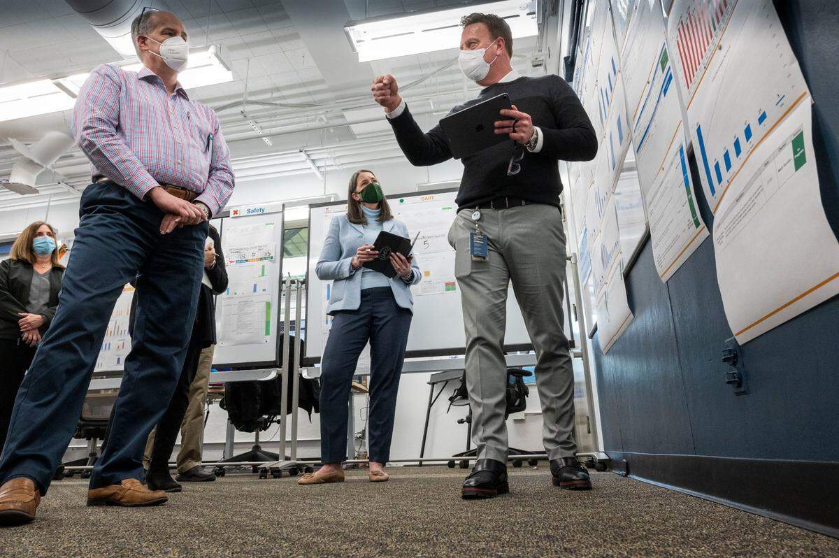 PG&E vice president Mark Quinlan, right, opens a weekly wildfire-safety meeting Tuesday with CEO Patti Poppe, center, in San Ramon. Quinlan announced that the utility’s equipment hadn’t sparked a fire in a month.