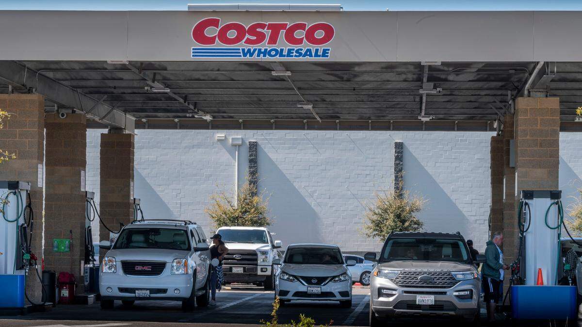 Drivers line up for gas at the Costco in Elk Grove in March. A proposal for a new Costco Warehouse location in west Roseville includes a gas station and car wash.
