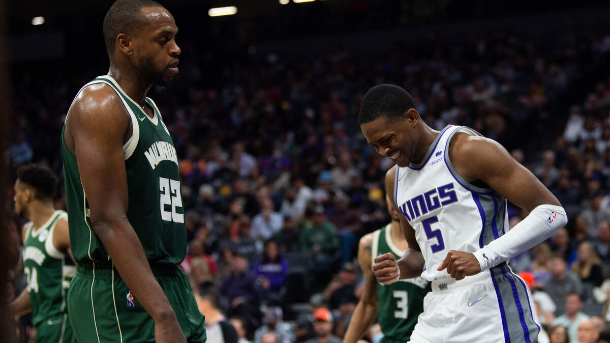 Sacramento Kings guard De’Aaron Fox (5) reacts after missing basket during a game against the Milwaukee Bucks at the Golden 1 Center in Sacramento, Wednesday, March 16, 2022.