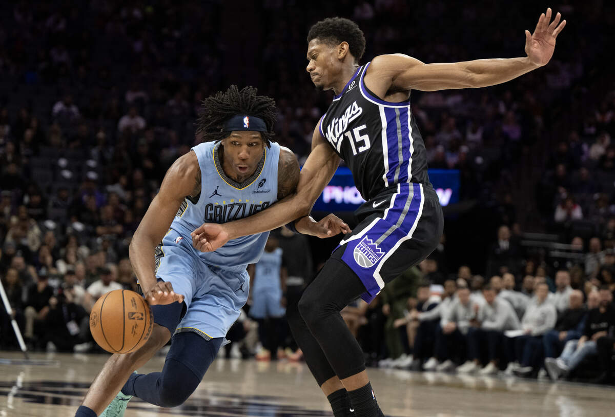 Sacramento Kings forward De’Andre Hunter (15) defends Memphis Grizzlies forward GG Jackson (45) on Tuesday at Golden 1 Center in his first game with the team after being traded from Cleveland.