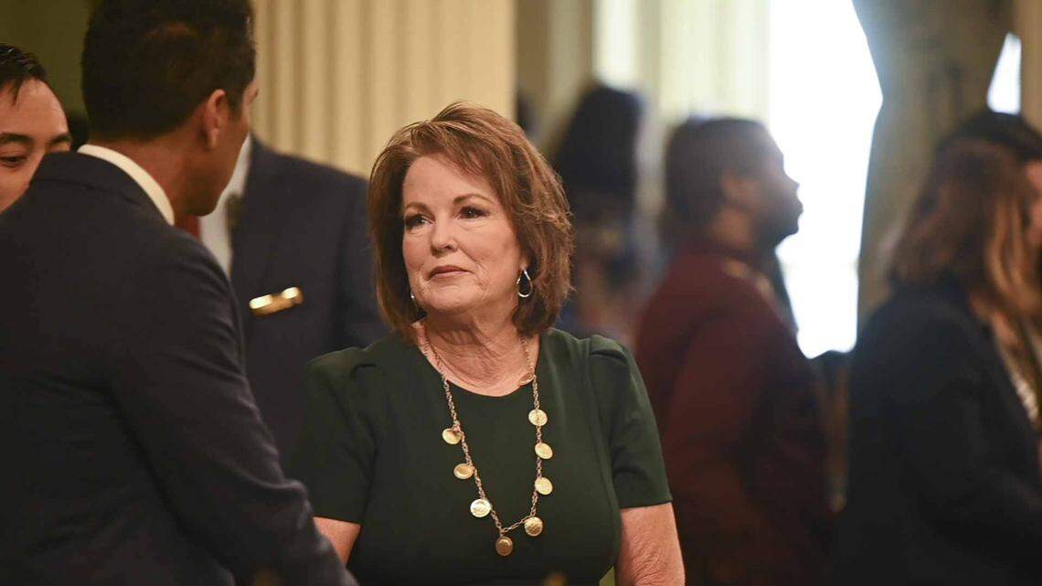 Sen. Shannon Grove, R-Bakersfield talks with Assembly Speaker Robert Rivas, D-Hollister, during an Assembly session July 13, 2023.