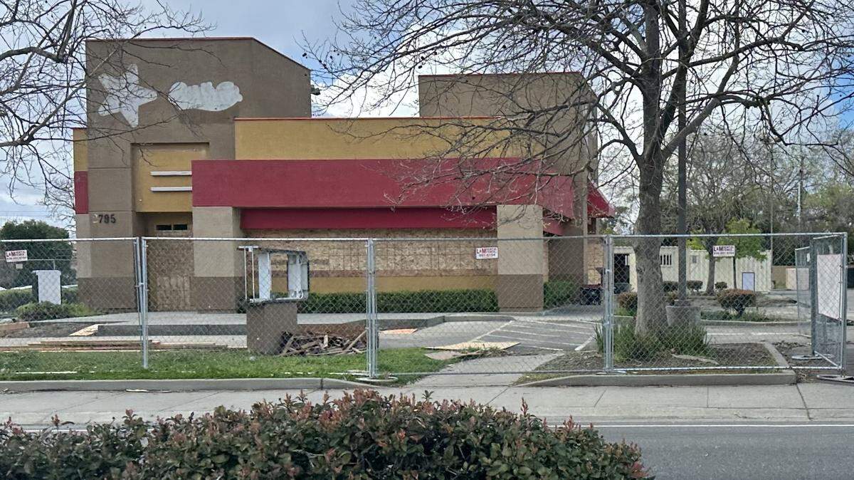 Chipotle Mexican Grill is opening at 2795 Fulton Ave. in Sacramento at the former location of Carl’s Jr. in the summer of 2025.