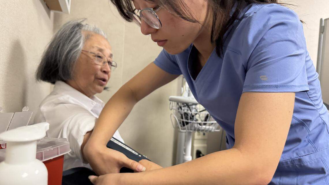 Valley High teens help Sacramento residents overcome health challenges