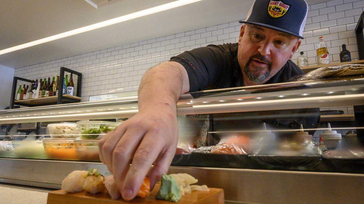 Chef Lou Valente demonstrates how he makes nigiri at Southpaw Sushi in 2019. Valente now serves the students of UC Davis.