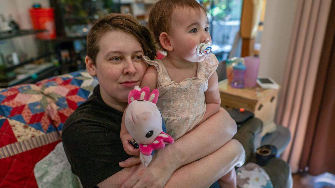 Sacramento airport TSA agents struggle without pay as partial shutdown continues