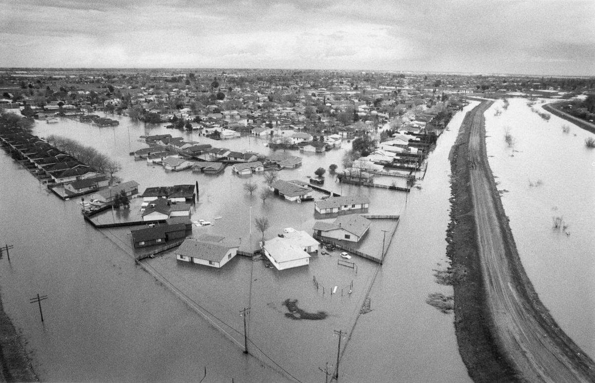 Water submerges homes in the Strawberry Manor neighborhood of Sacramento on Feb. 25, 1986, after Arcade Creek, right, escaped its banks.