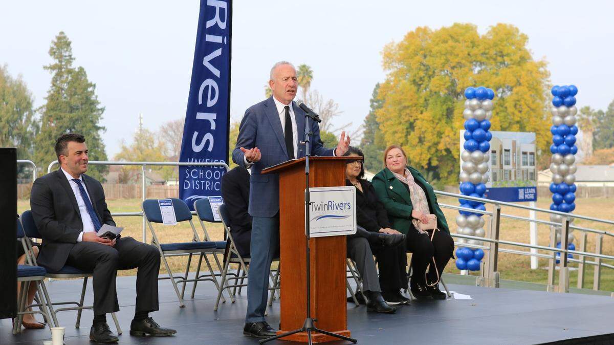Sacramento Mayor Darrell Steinberg praised the superintendent and board of trustees at Twin Rivers Unified School District on Tuesday for taking steps to try and ensure employee retention.
