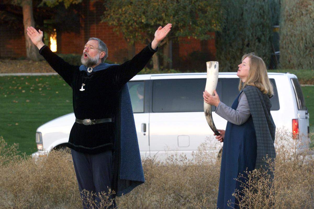 Steve McNallen and his wife Sheila perform an Asatru ceremony at sunrise in 1998 as a van containing the bones of the “Kennewick Man” idles behind them in Columbia Park in Kennewick, Wash. The bones were being moved to a Seattle museum. 