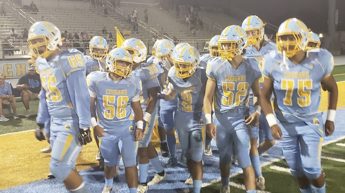 Center players huddle up on Thursday, Oct. 20, 2022.