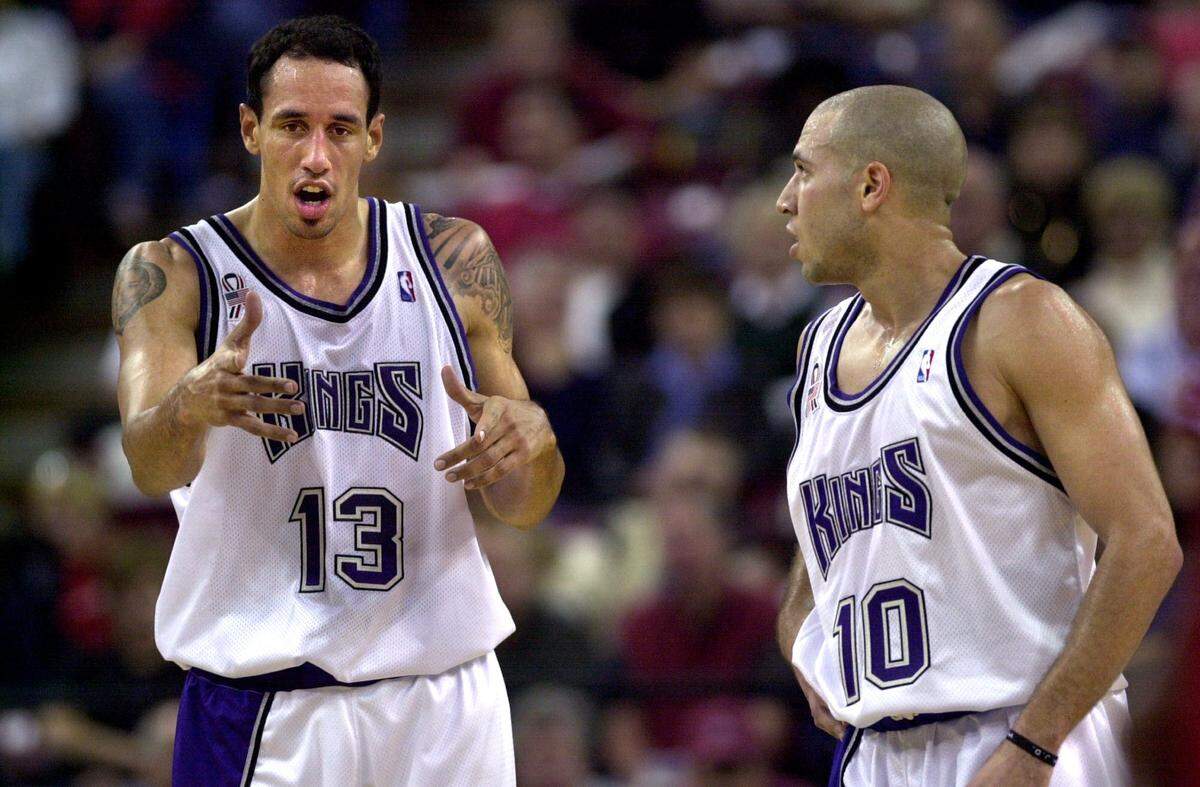 The Sacramento Kings’ Doug Christie (13) talks to Mike Bibby during a break in a game against the Chicago Bulls at Arco Arena in 2001.