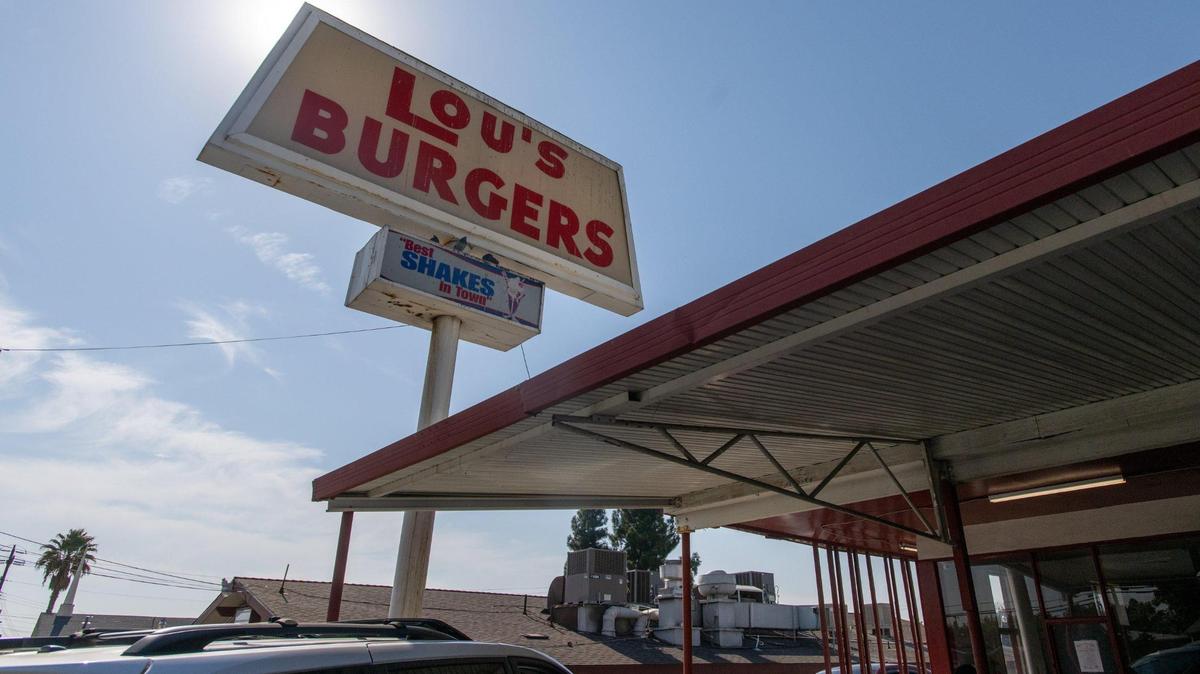 The owners of Lou’s Burgers in North Highlands reopened after a last-minute deal with their landlord.