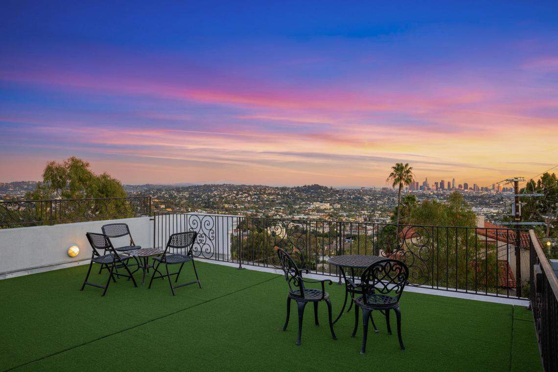 The Bonvue Drive mansion has views of Los Angeles.