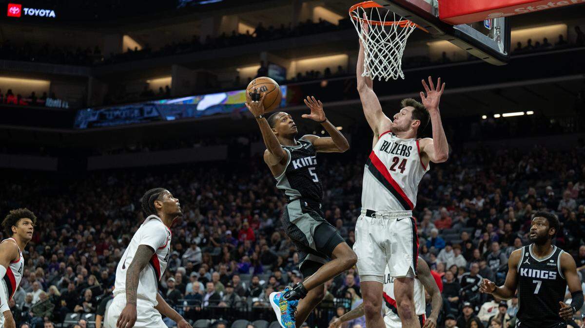 Sacramento Kings guard De’Aaron Fox (5) scores on Portland Trail Blazers forward Drew Eubanks (24) in the second quarter during a game at Golden 1 Center in Sacramento, Thursday, Feb. 23, 2023.