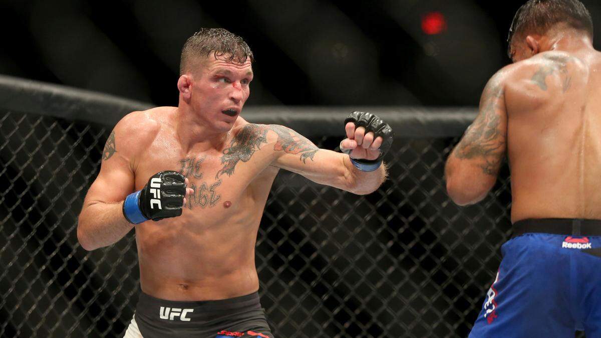 Darren Elkins, left, is scheduled to fight in the UFC event July 13 at Golden 1 Center. Elkins lives in Carmichael.