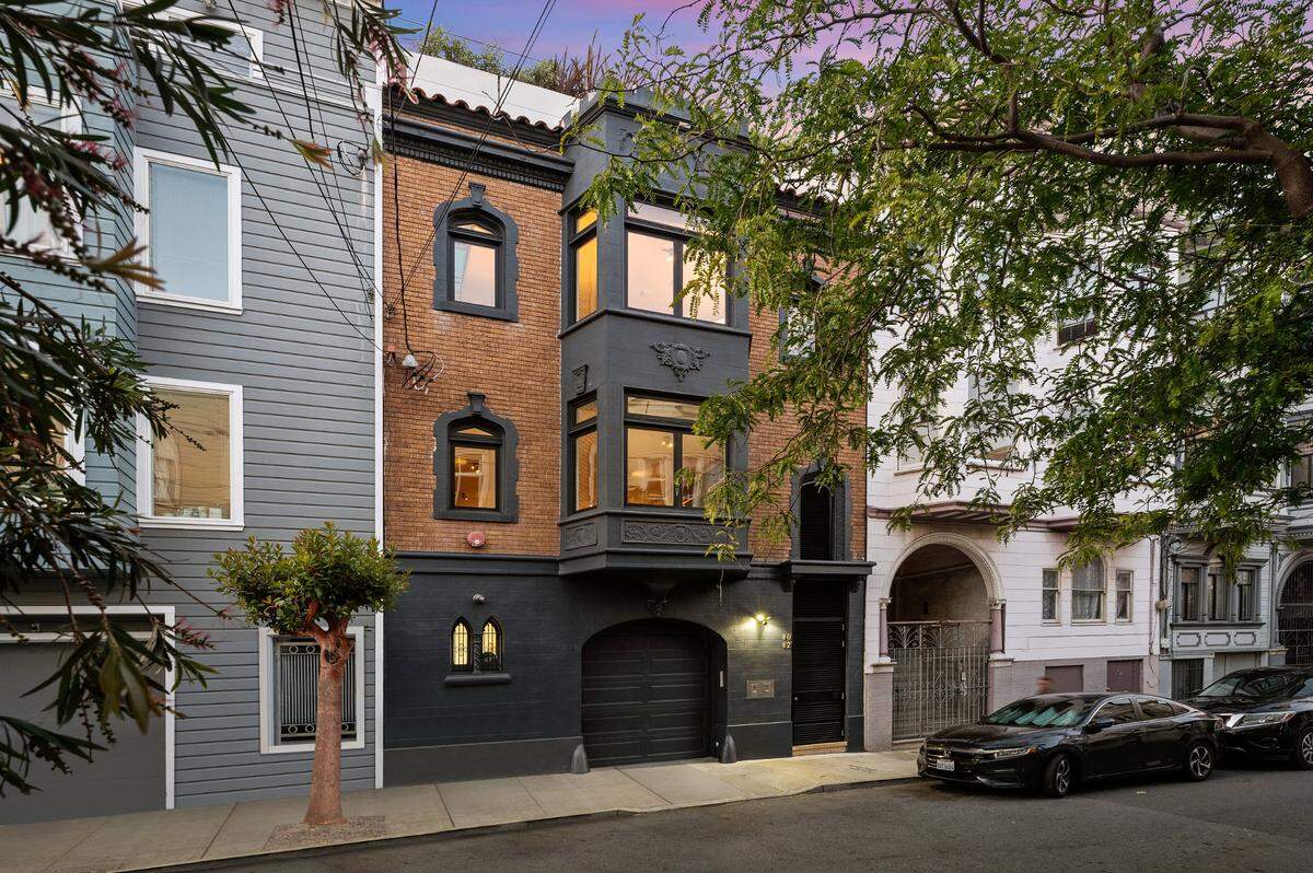 The two-unit residential building in San Francisco sits on Sycamore Street in the Mission District.