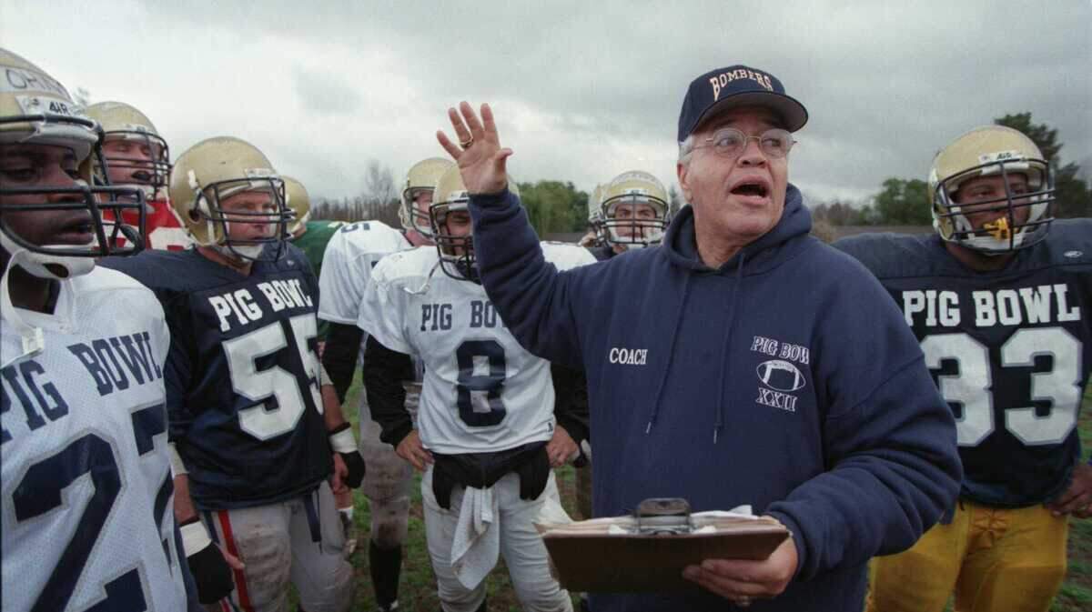 Mel Fontes instructs players during a 1999 practice at Jesuit High School for the 25th Pig Bowl at Hughes Stadium. The longtime Sacramento-area coach died Saturday at the age of 90.