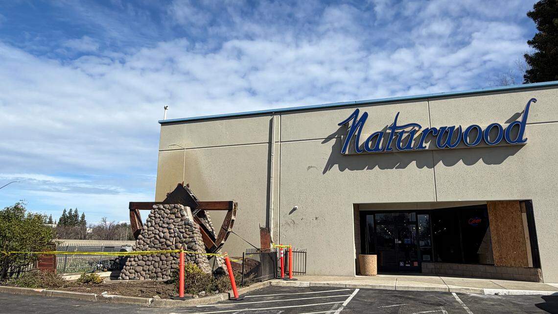 ‘Iconic’ wheel outside Rancho Cordova furniture store destroyed in crash