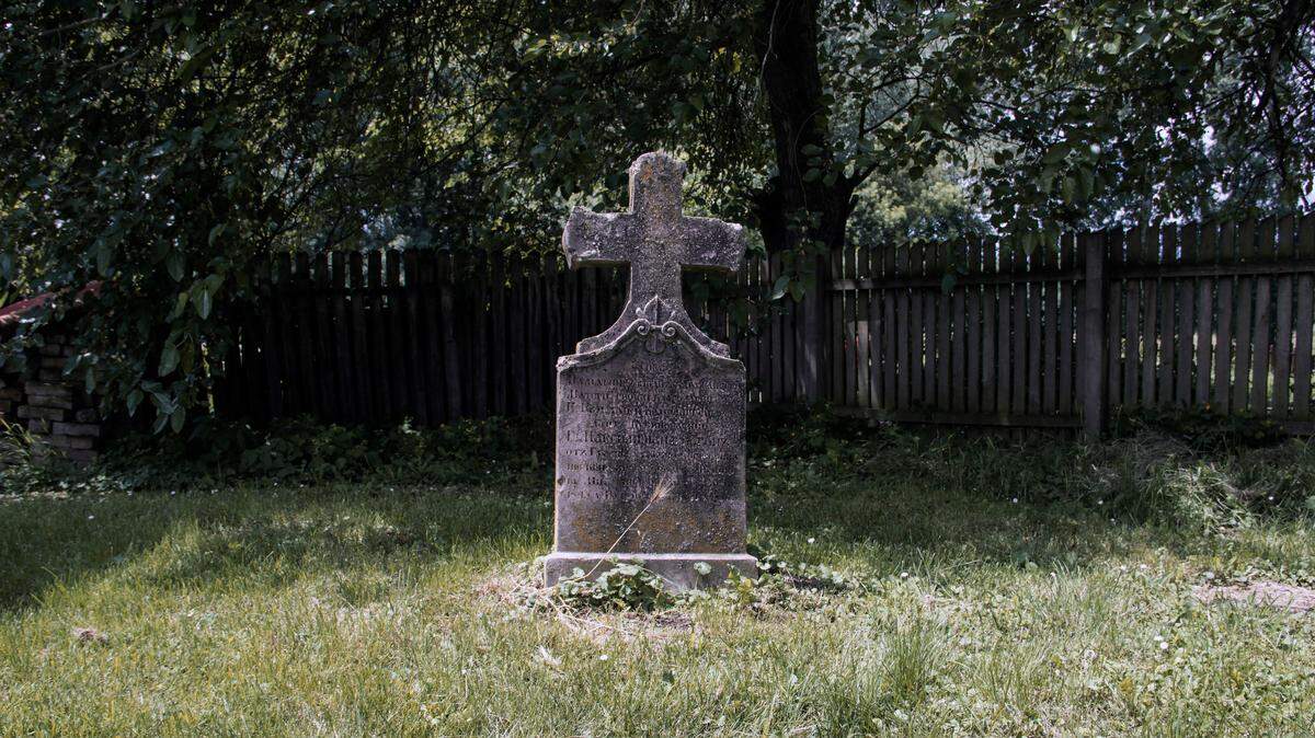 If you’re considering memorializing your recently deceased loved one with a home burial, you’ll have to follow state law.