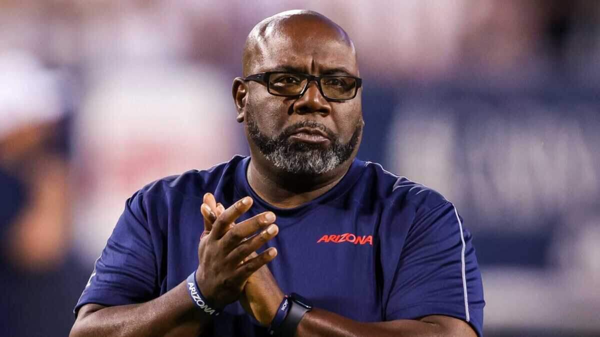 Alonzo Carter coaches from the sideline during a University of Arizona football game. Carter is expected to sign a multi-year contract on Monday to become Sacramento State’s next head football coach, according to sources familiar with the decision.
