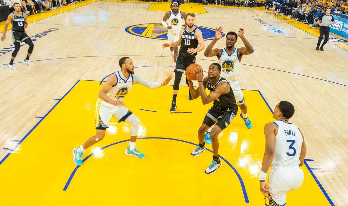 Golden State Warriors guard Stephen Curry (30) defends Sacramento Kings guard De’Aaron Fox (5) during Game 4 of the first-round NBA playoff series at Chase Center in San Francisco on Sunday, April 23, 2023.