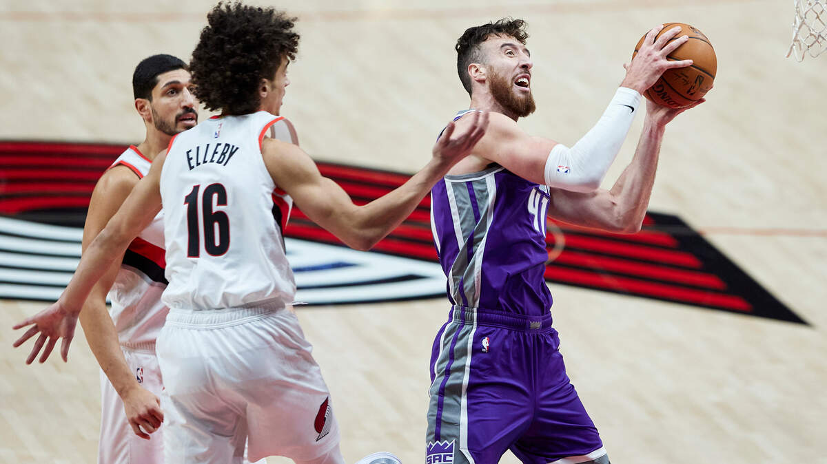 Sacramento Kings center Frank Kaminsky, right, shoots in front of Portland Trail Blazers forward CJ Elleby during the first half of a preseason NBA basketball game in Portland, Ore., Sunday, Dec. 13, 2020. (AP Photo/Craig Mitchelldyer)