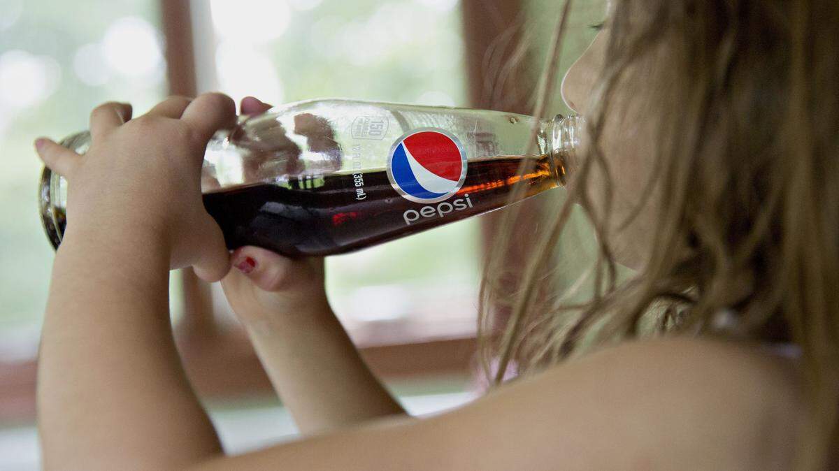 A young girl sips a bottle of Pepsi. A federal appeals court struck down a San Francisco law mandating health warning labels on soda advertisements.
