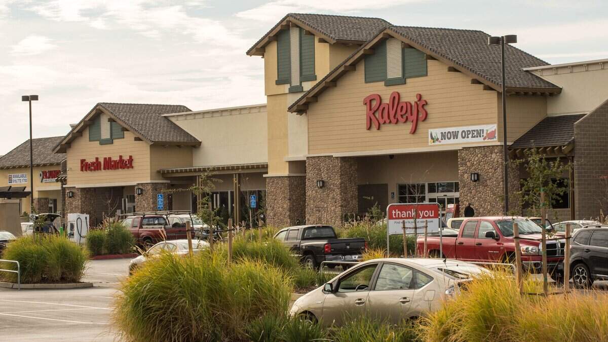 Raley’s, the family-owned grocery chain, is requiring employees to take diversity training after a cashier at a store in Citrus Heights called the police on black woman, Zhalisa Clarke, on the suspicion of shoplifting.