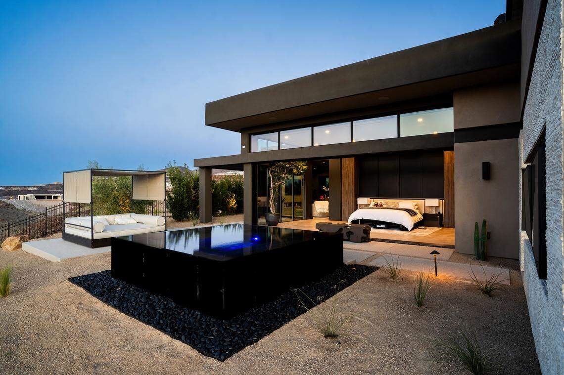 The legendary boxer Oscar De La Hoya has put his sleek Henderson, Nevada, home on the markety for a $20 million.