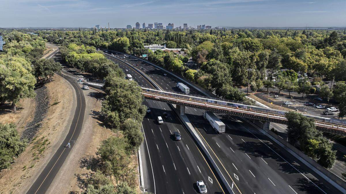 Work continues on the Del Rio Trail Bridge on Thursday after Sacramento Mayor Kevin McCarty announced that it will open this fall.