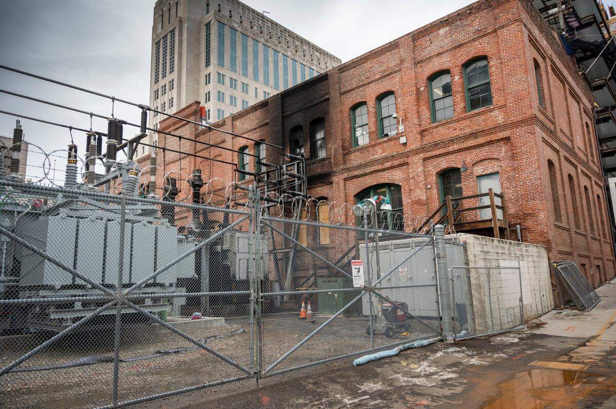 A power outage continued on Wednesday in downtown Sacramento after a SMUD substation caught fire on Tuesday morning on H Street near the Federal Courthouse and Sacramento County Main Jail.