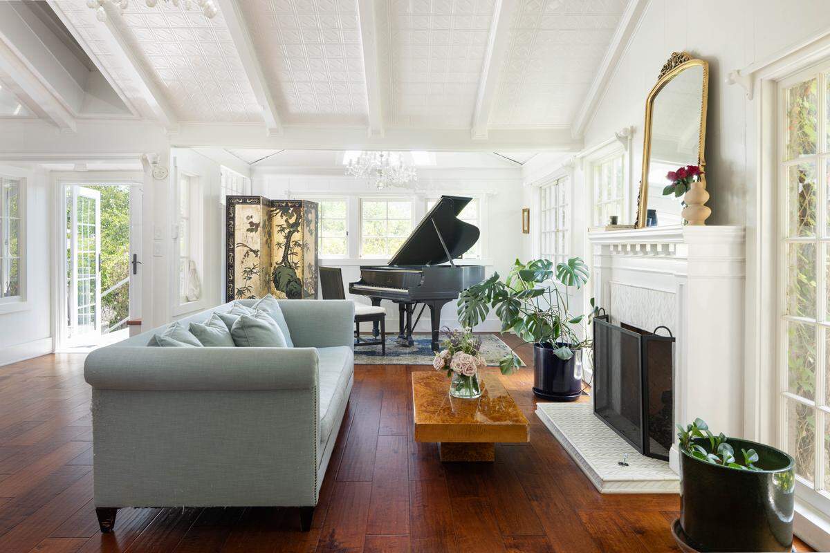 The cottage spans 1,279 square feet of living space.