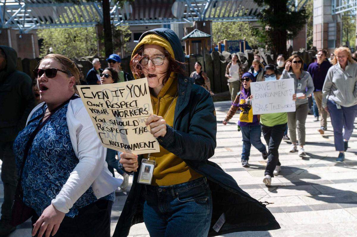 More than 100 state workers protest Gov. Gavin Newsom’s order directing them to return to their offices four days a week, at the California Environmental Protection Agency Headquarters in Sacramento on Wednesday, March 26, 2025.