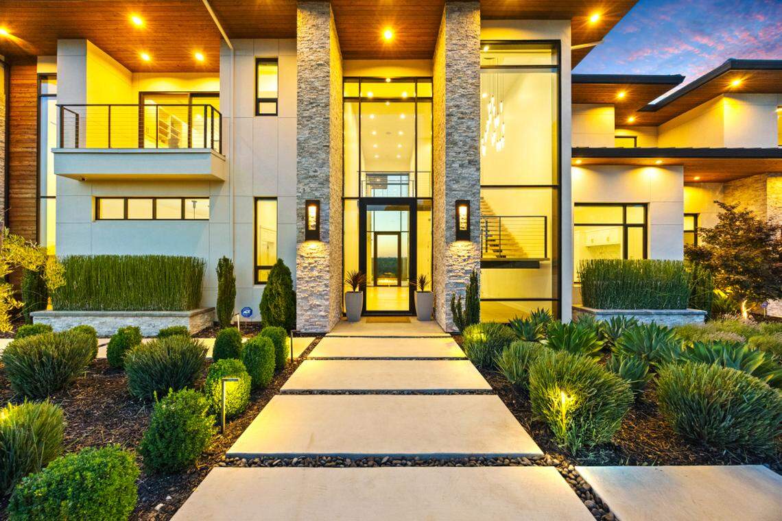 This 5,548-square-foot modern masterpiece offers 4 bedrooms, 6 bathrooms, a 5-car garage, professional car lift, and sits on a 2.4-acre fully fenced lot in Loomis’ prestigious Cambridge Estates.