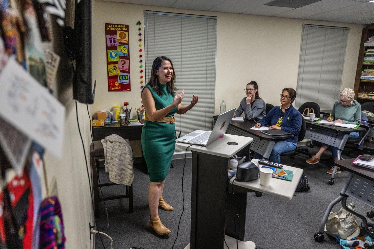 María Harrington director of Casa de Español teaches a class in Sacramento on Nov. 15. “The hard part is getting over the shame because whether or not you grew up speaking Spanish, most people didn’t have the opportunity to like to study Spanish formally,” Harrington said.