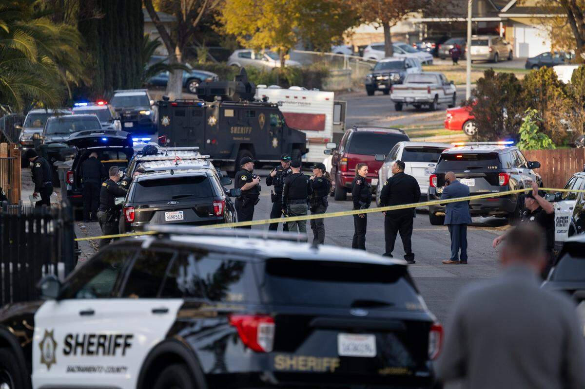 Sacramento Sheriff’s deputies investigate a fatal shooting on the 5600 block of Georgia Drive in North Highlands on Wednesday, Dec. 13, 2023.