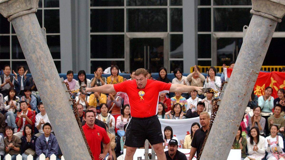 Tarmo Mitt from Latvia competes during the 2005 World’s Strongest man Championship in Chengdu, China.