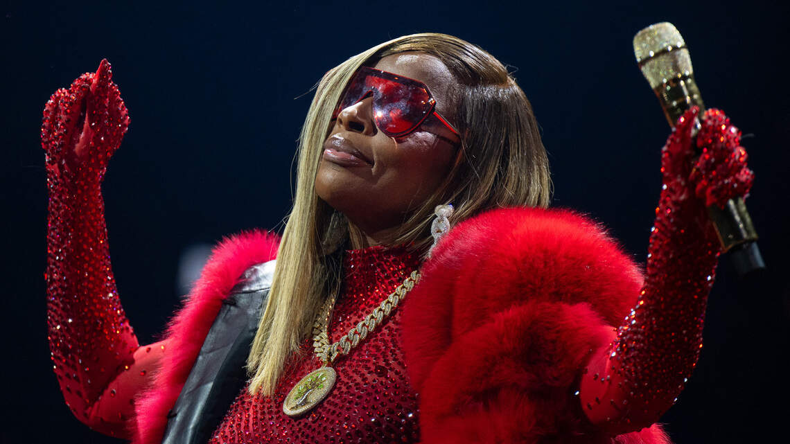 See Mary J. Blige make an unexpected entrance at Golden 1 Center in Sacramento